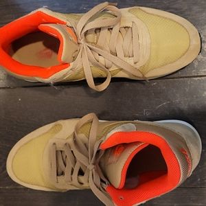 Nike Internationalist Mid